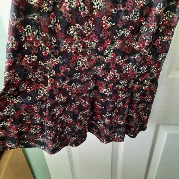 G21 Size L Floral Peplum Sleeveless Shirt - Picture 4 of 9